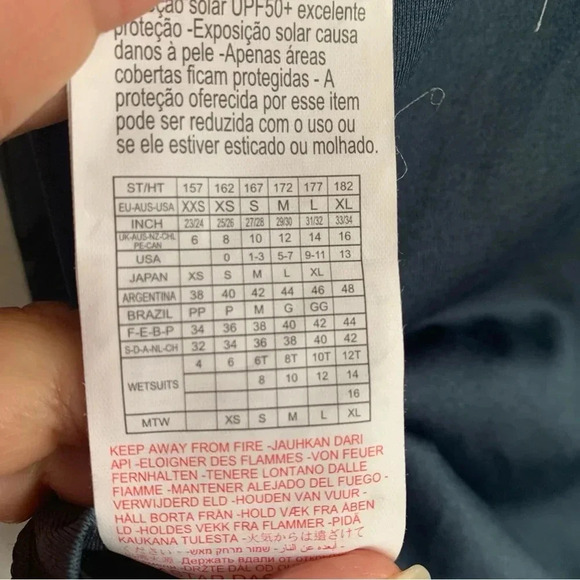 Rip Curl Women's Classic Surf Long Sleeve
Rashguard Zipper Closure UPF 50+ - Picture 6 of 9